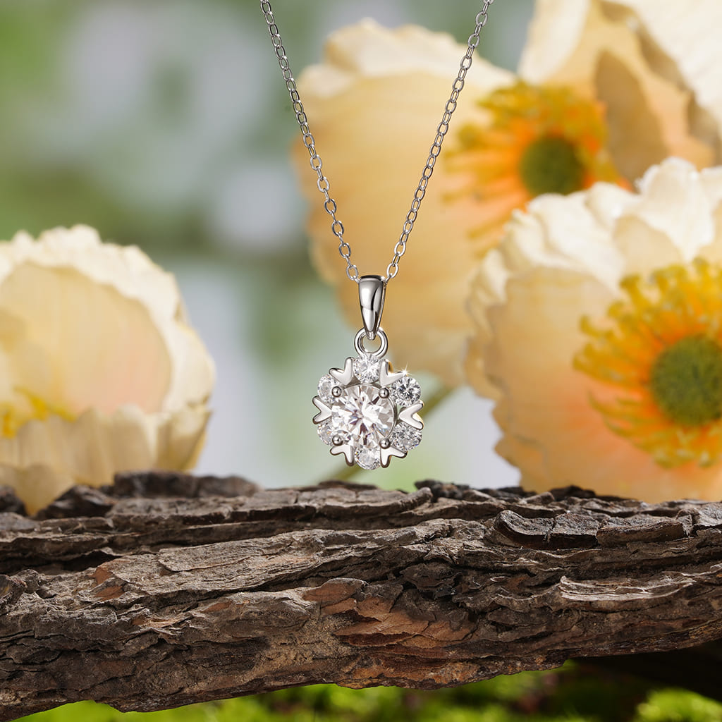 Gnoce Gorgeous 1Ct VVS Moissanite Snowflake Pendant Necklace_4