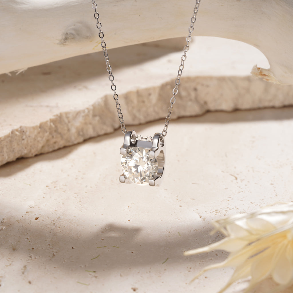 Gnoce Dazzling 1ct Round Cut VVS Moissanite Pendant Necklace_4